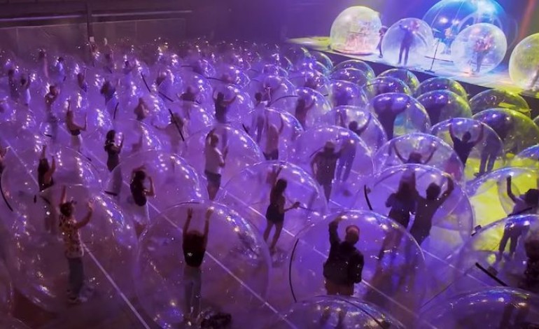 The Flaming Lips Play First Futuristic Bubble-Show Ahead of UK Tour