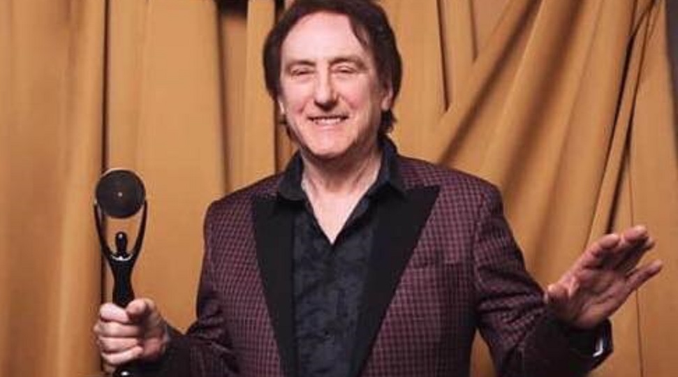 Denny Laine, Wings and Moody Blues musician, dies age 79 - BBC News