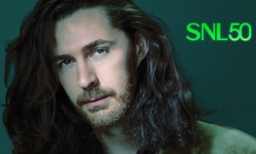 Hozier Performs ‘Too Sweet’ and a rendition of ‘Fairytale of New York’ on Saturday Night Live